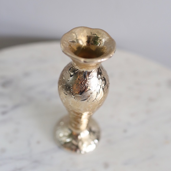 Textured gold candlestick holder - Picture 3 of 7